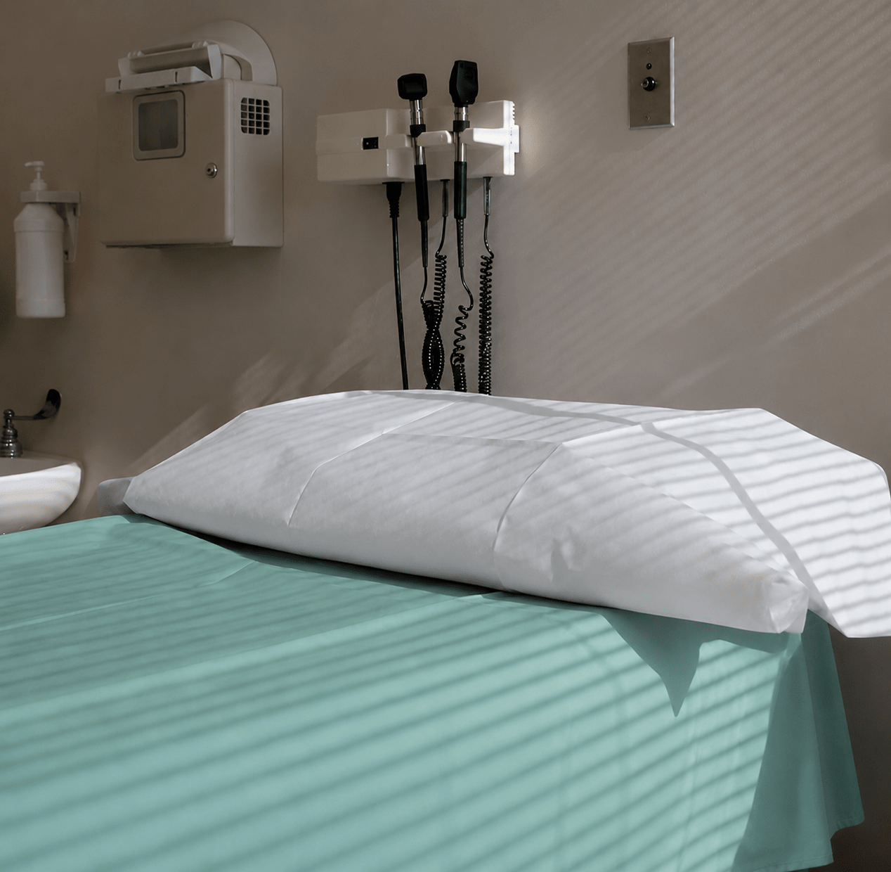 Premium Healthcare Fitted Sheet – T180 Cotton Blend (Dozen) | The Linen Factory | Wholesale